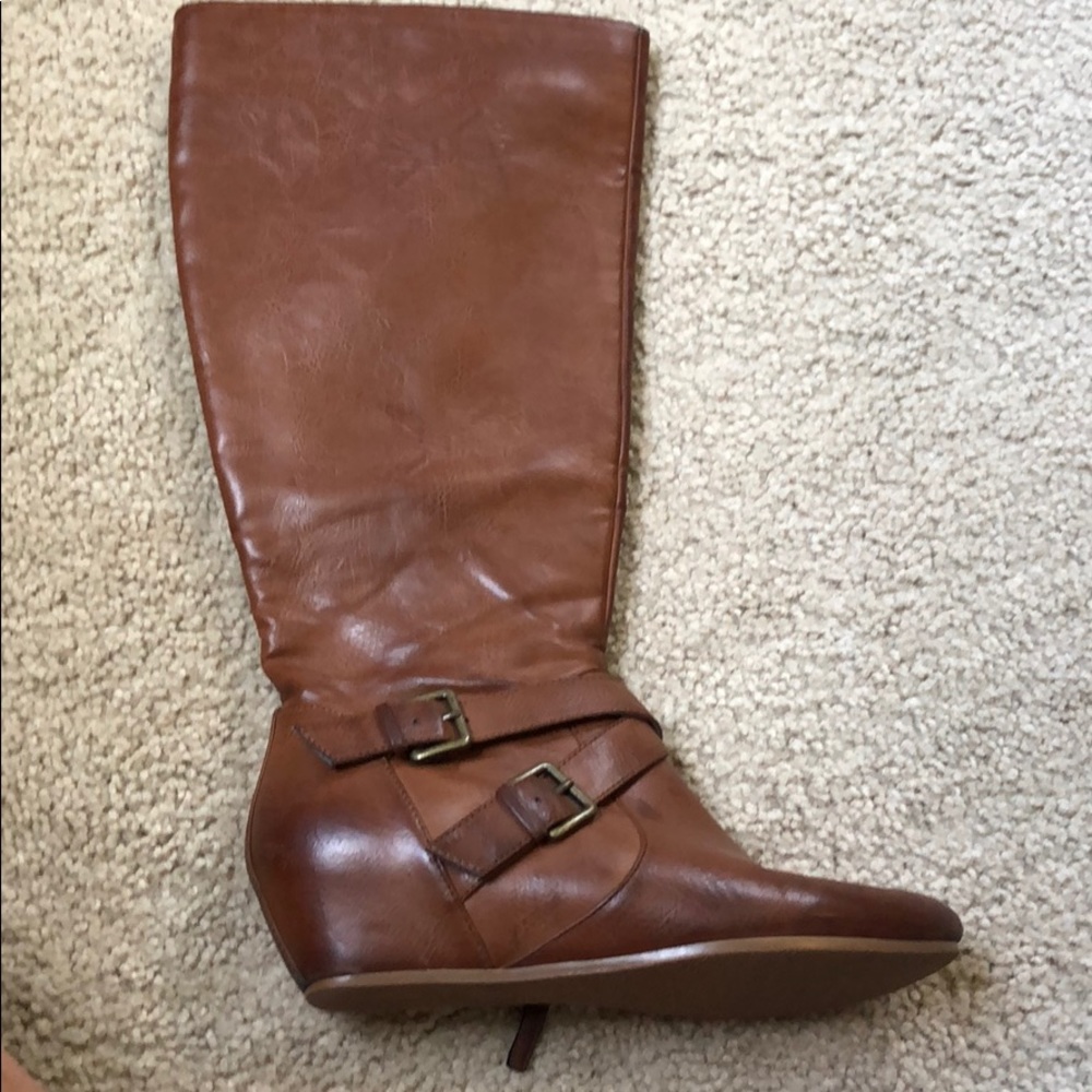 Knee boots